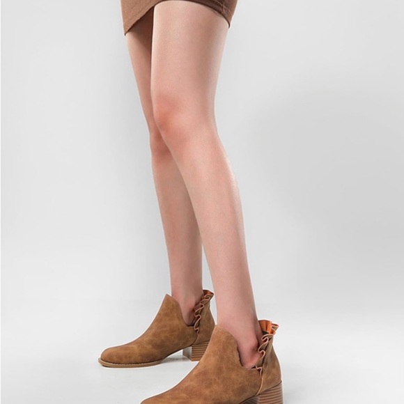 Brown Ruffled Ankle Boots, Slip On, Size 7 Retails $82 NWOT - Picture 5 of 6